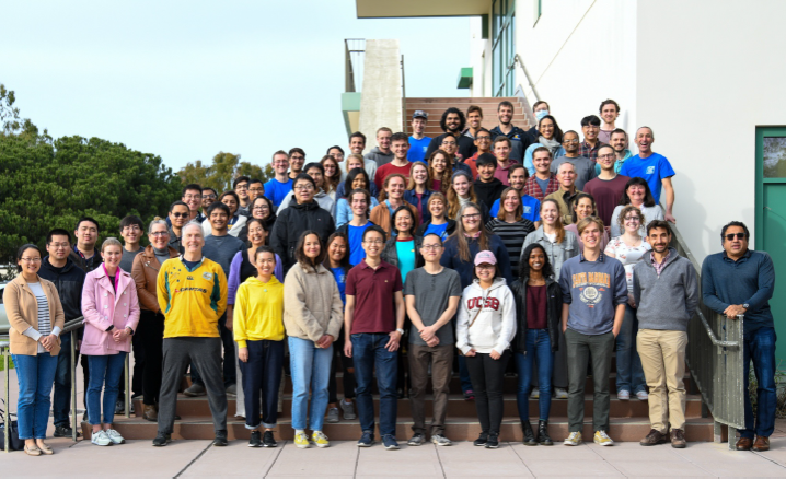 group photo of students and reserchers