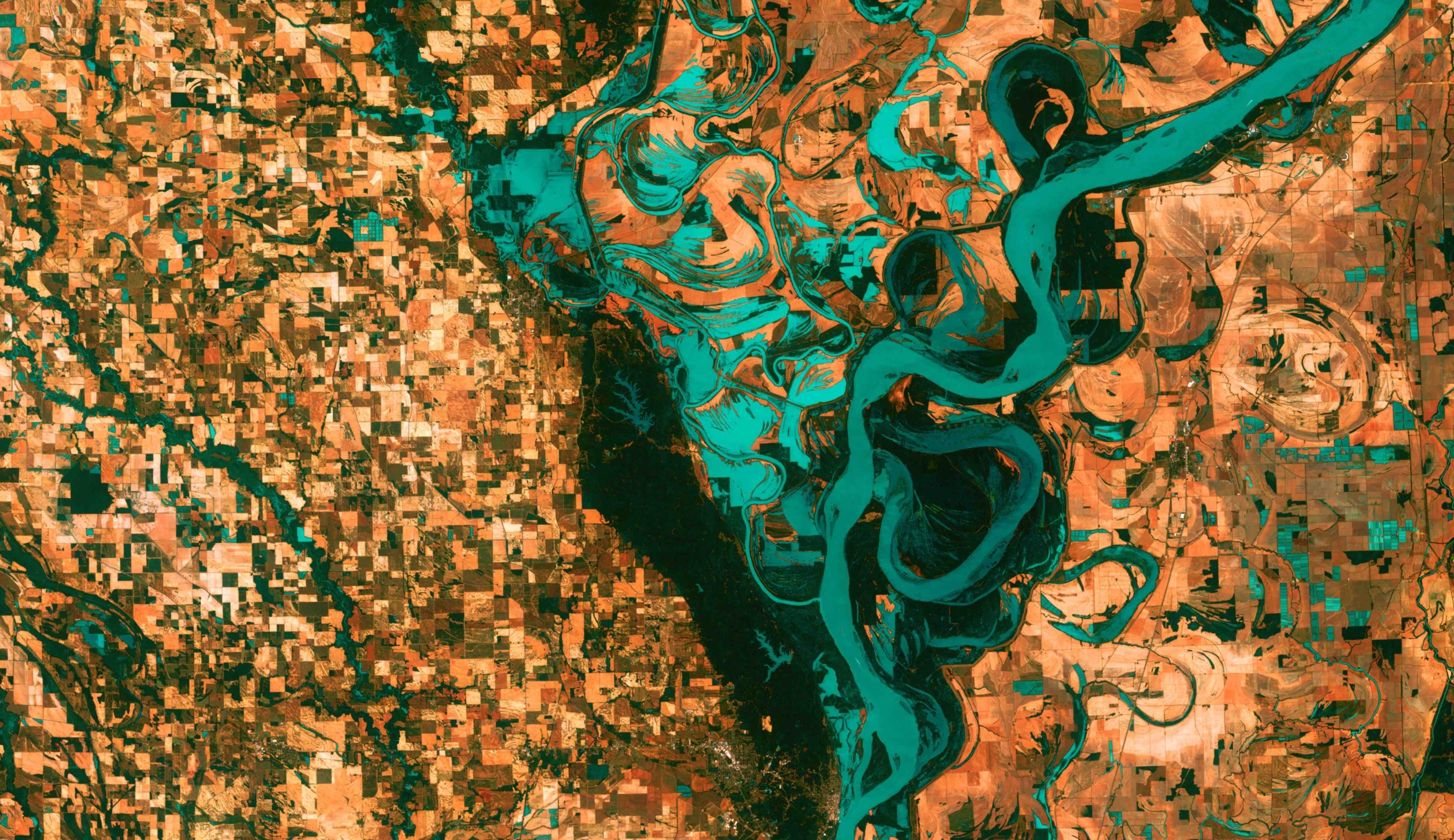 satellite image of Mississippi River and surrounding towns
