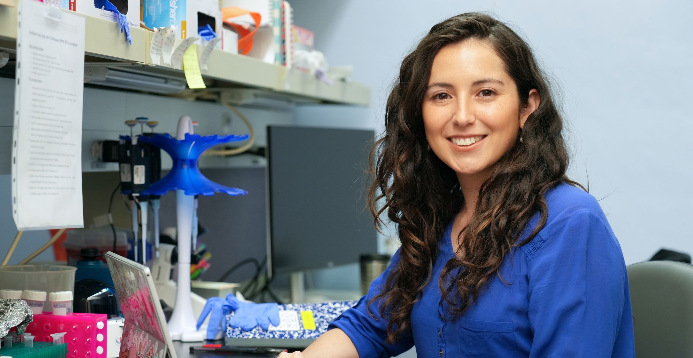 Daniela Soto at her lab bench