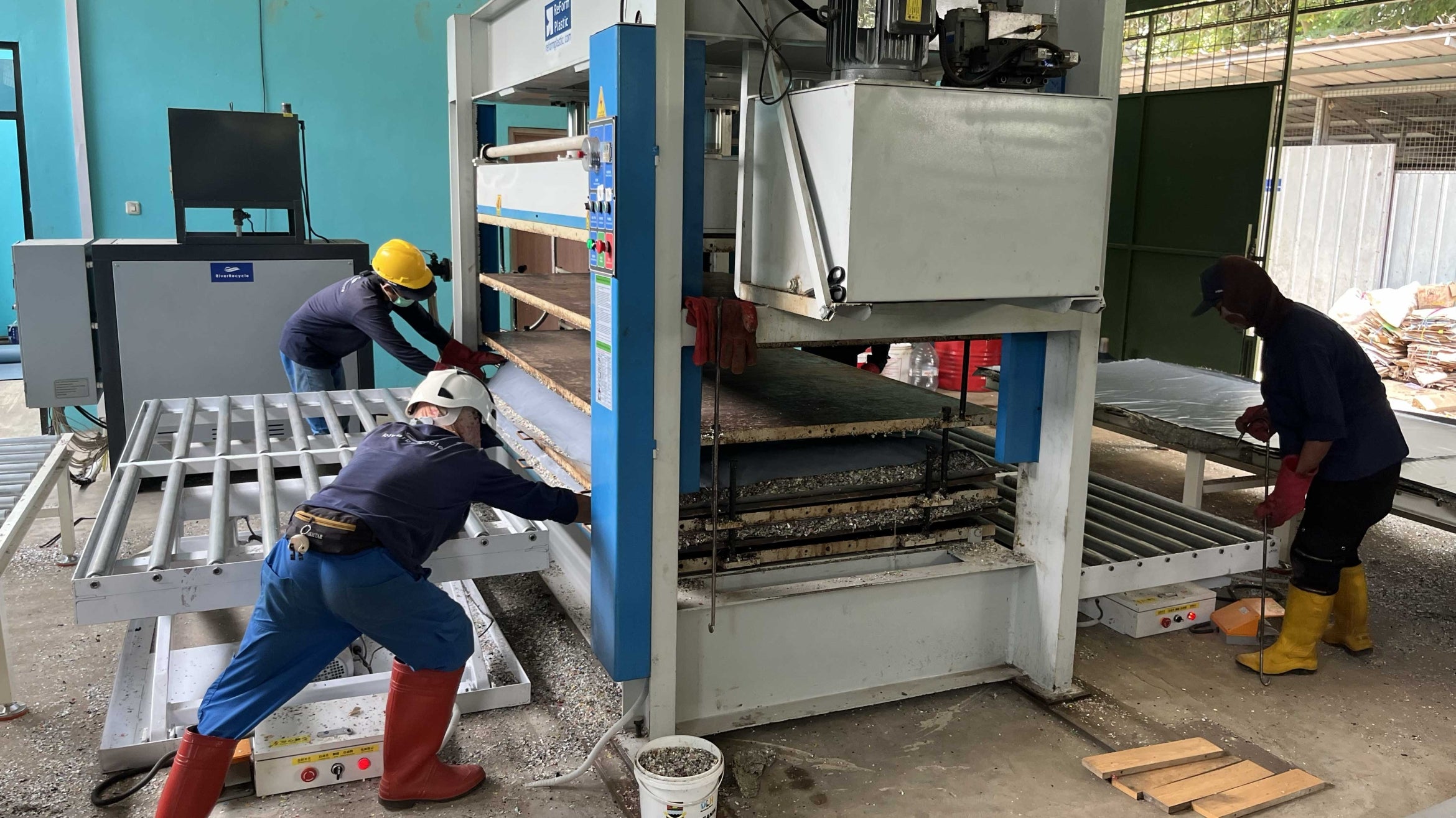 workers with large machine