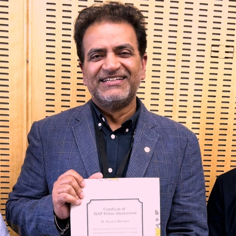 Kaustav Banerjee holds up his JSAP Fellow International award